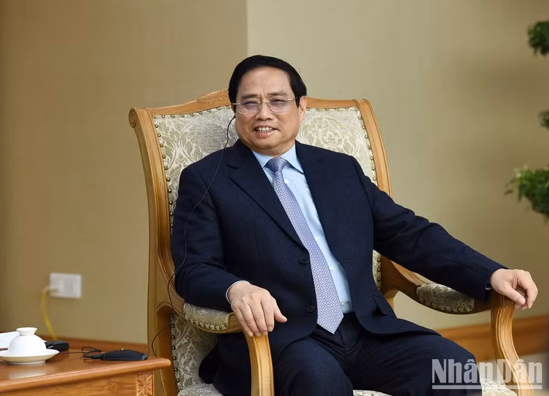 范明正总理在会见中发表讲话。