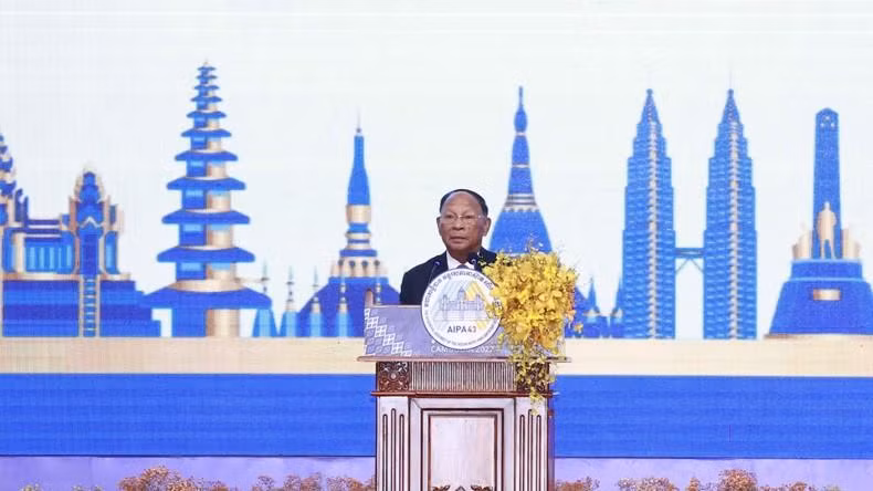柬埔寨国会主席、AIPA-43主席韩桑林致开幕辞。(图片来源:越通社) 柬埔寨国会主席、AIPA-43主席韩桑林致开幕辞。(图片来源:越通社)