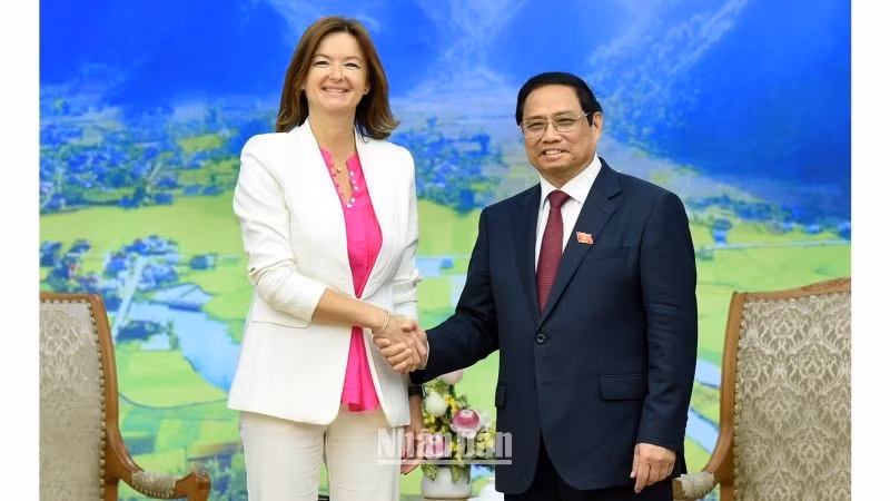 范明正总理欢迎斯洛文尼亚共和国副总理兼外交和欧洲事务部部长塔妮娅·法永访越。