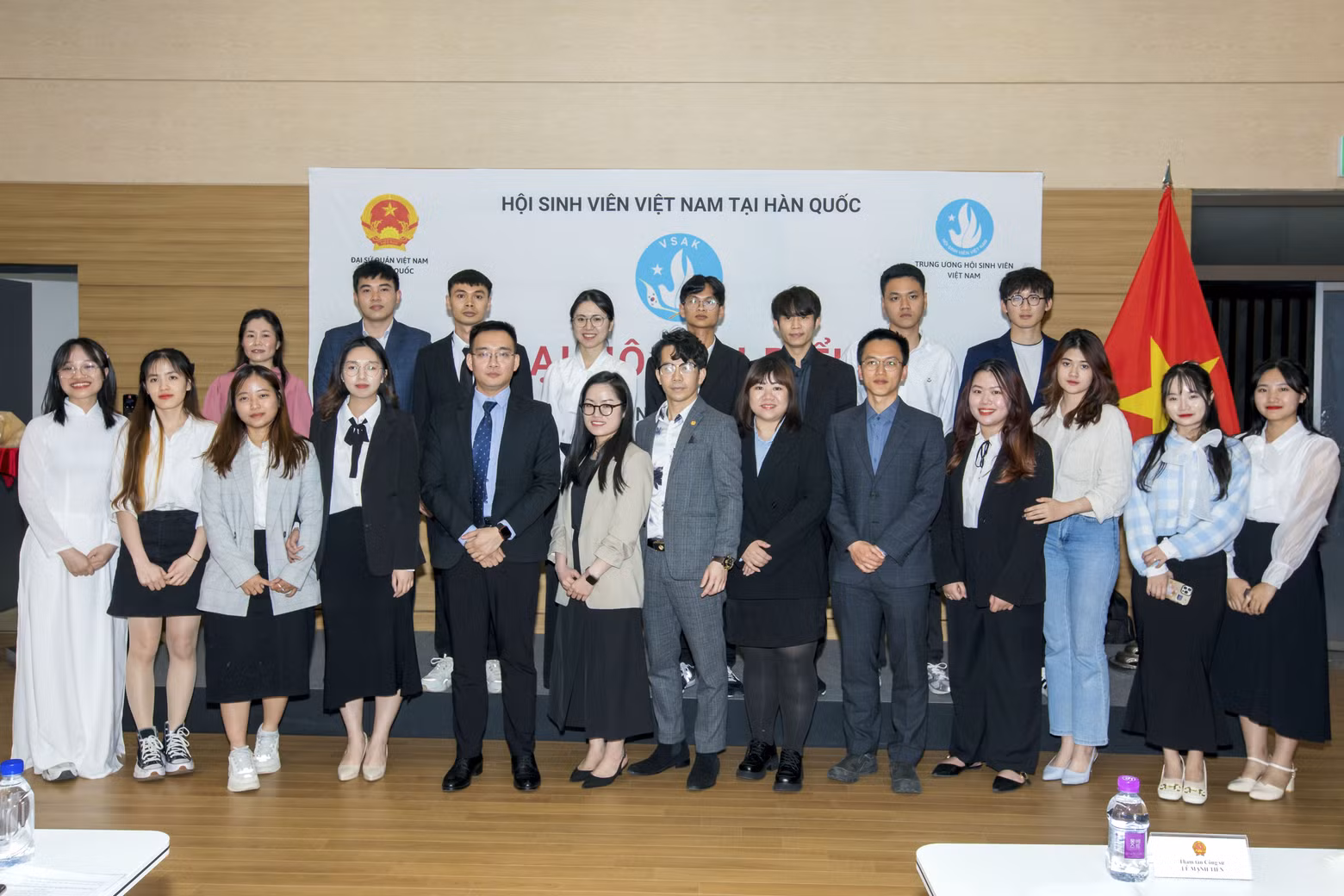 韩国越南大学生协会新一届执行委员会。（图片来源：越通社）