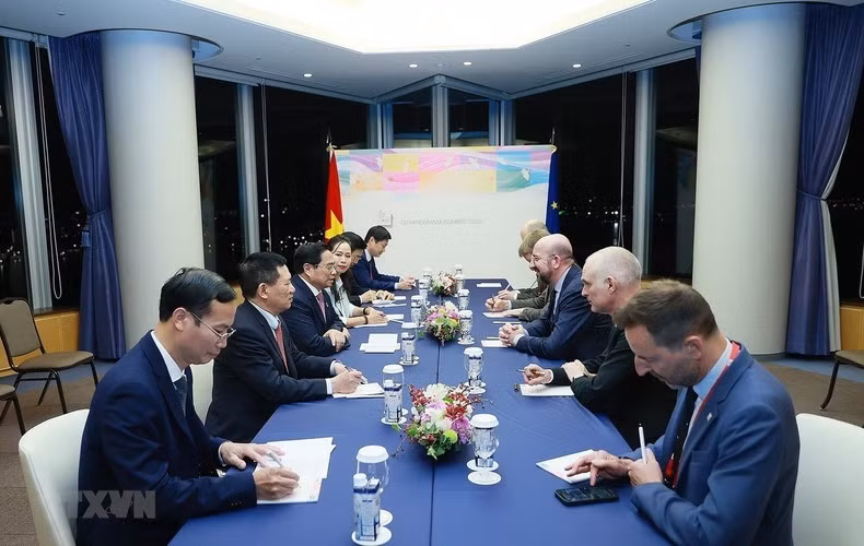 范明正总理和欧洲理事会主席查尔斯·米歇的会见场景。