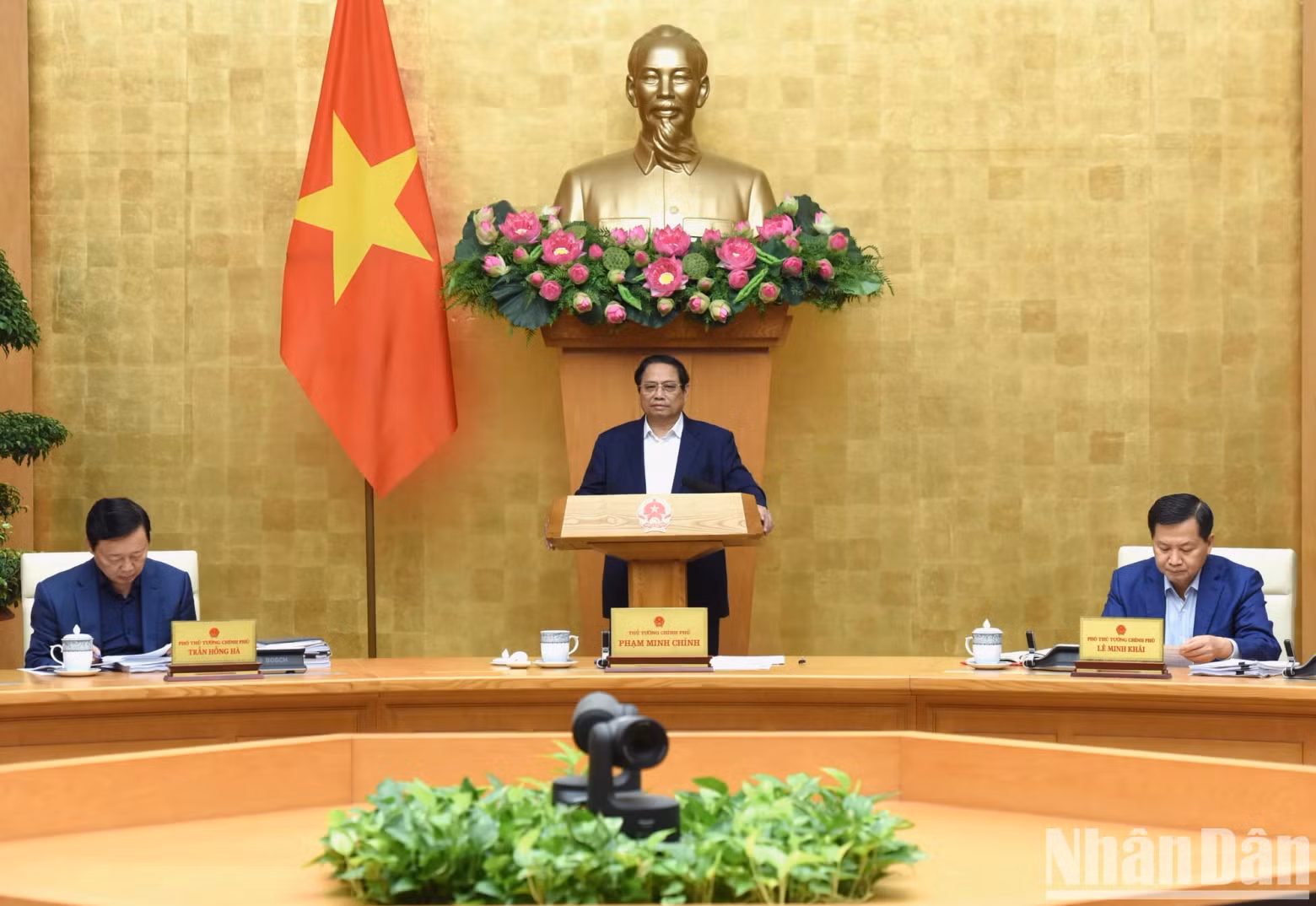 范明正总理发表讲话。 范明正总理发表讲话。