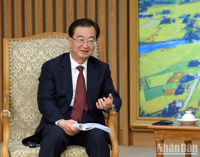 中国云南省委书记王宁在会见中发表讲话。