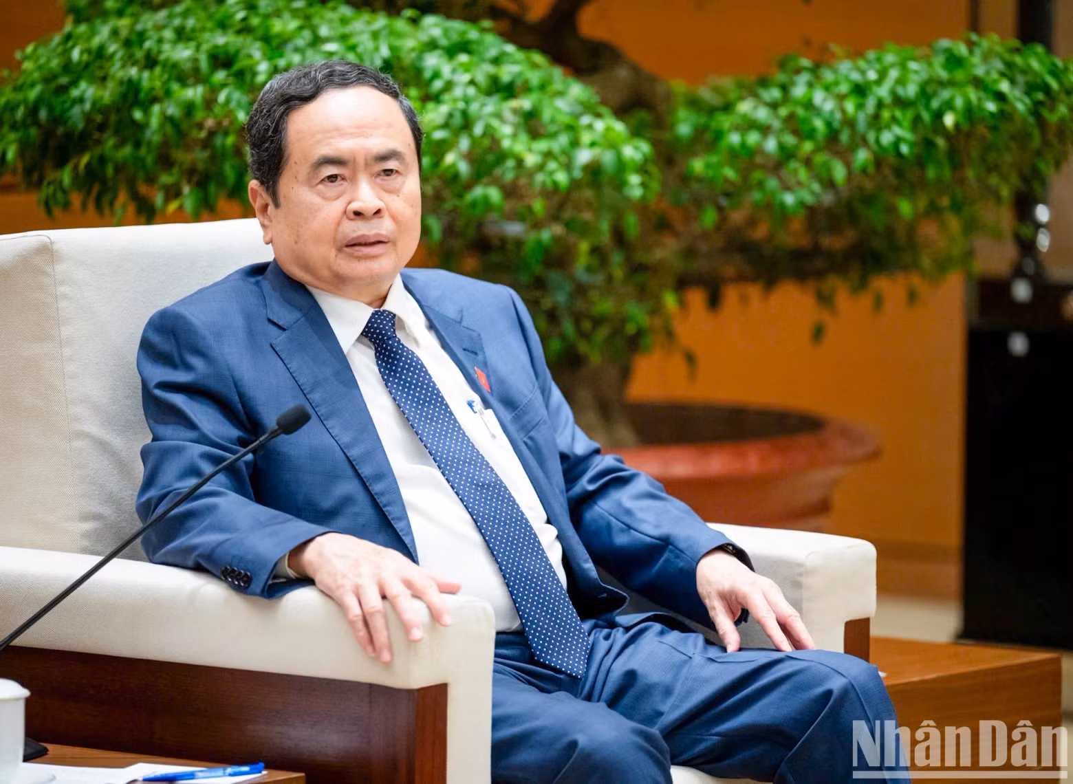 国会主席陈青敏在会见中发表讲话。