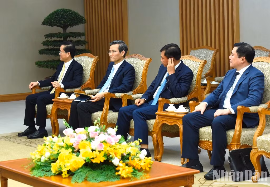 越南政府各部委代表出席会见。