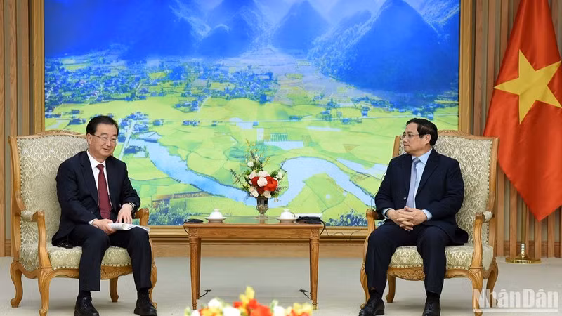 越南政府总理范明正会见中共中央委员、中国云南省委书记王宁。