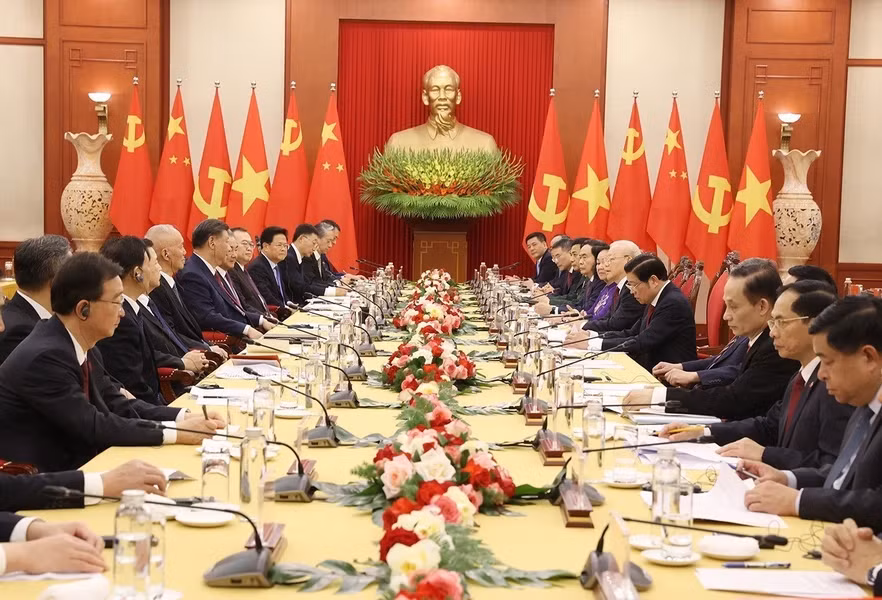 越共中央总书记阮富仲同中共中央总书记、中国国家主席习近平举行会谈。（图片来源：越通社）