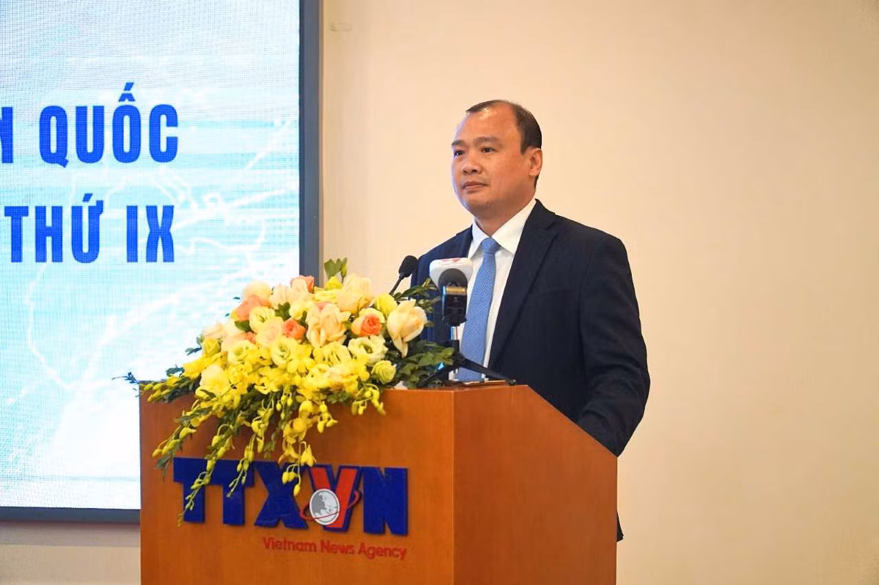 越共中央候补委员、中央宣教部副部长、对外通讯报道工作指导委员会副主任黎海平在新闻发布会上发表讲话。