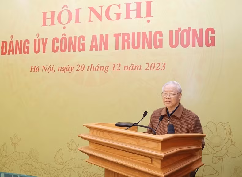 阮富仲总书记在会议上发表指导性讲话。
