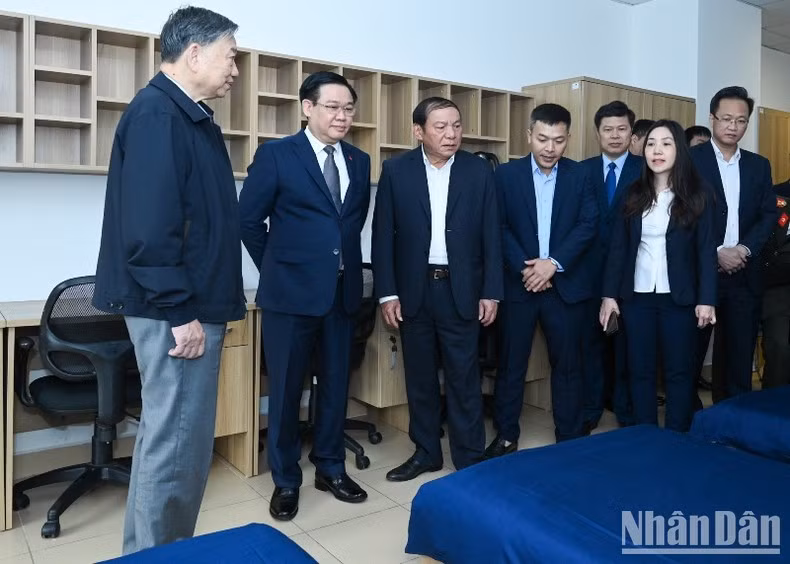 越南国会主席王廷惠造访PVF青少年足球训练中心【组图】 ảnh 5