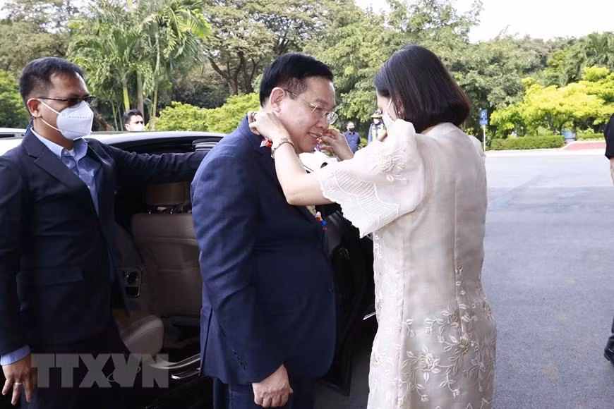 越南国会主席王廷惠欢迎仪式在菲律宾众议院总部举行。