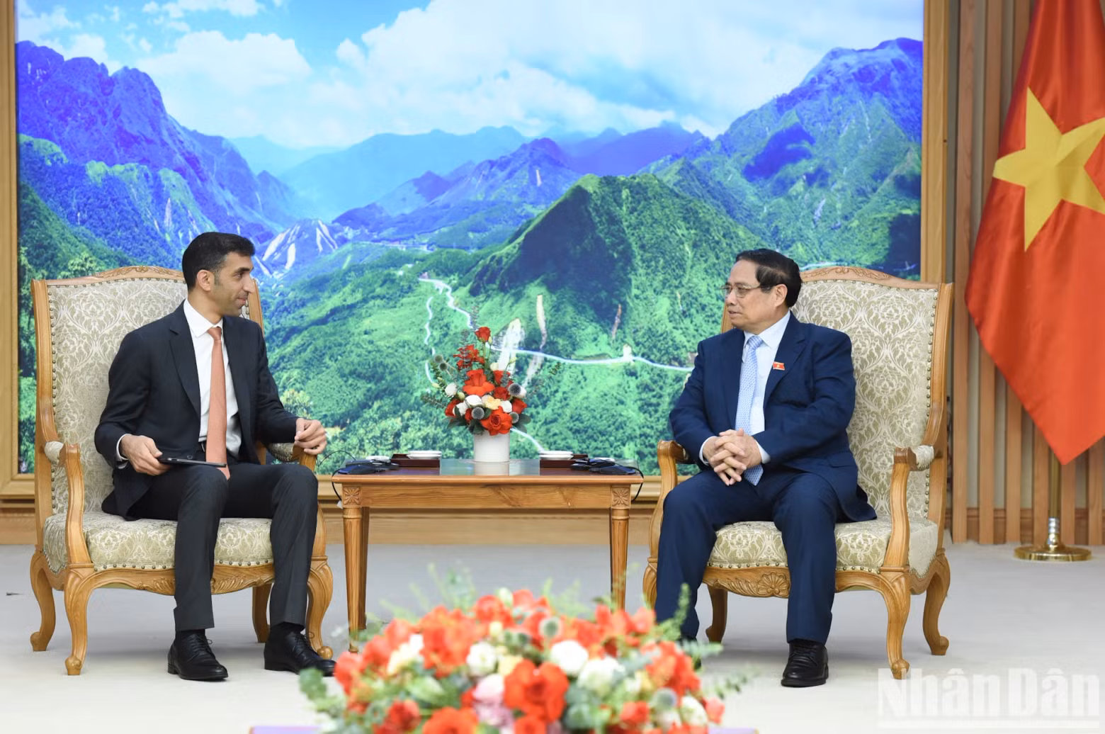 越南政府总理范明正会见阿联酋对外贸易国务部长萨尼·本·艾哈迈德·泽尤迪。