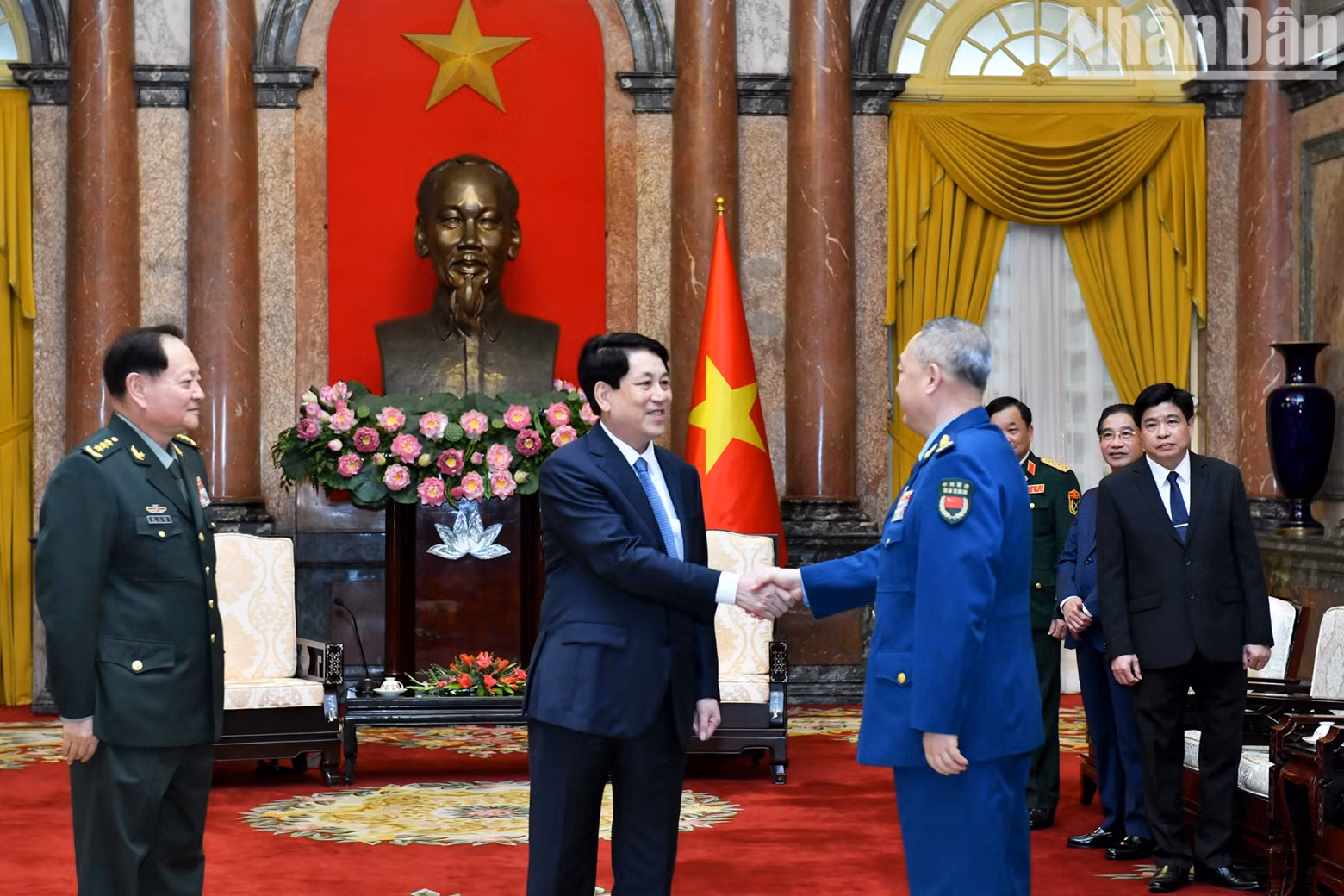 越南国家主席梁强欢迎中共中央军委副主席张又侠访越。