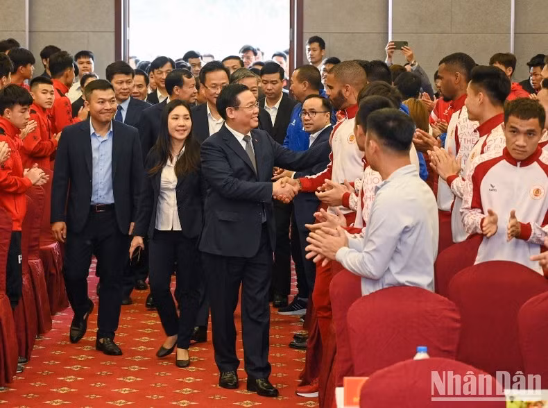 越南国会主席王廷惠造访PVF青少年足球训练中心【组图】 ảnh 7