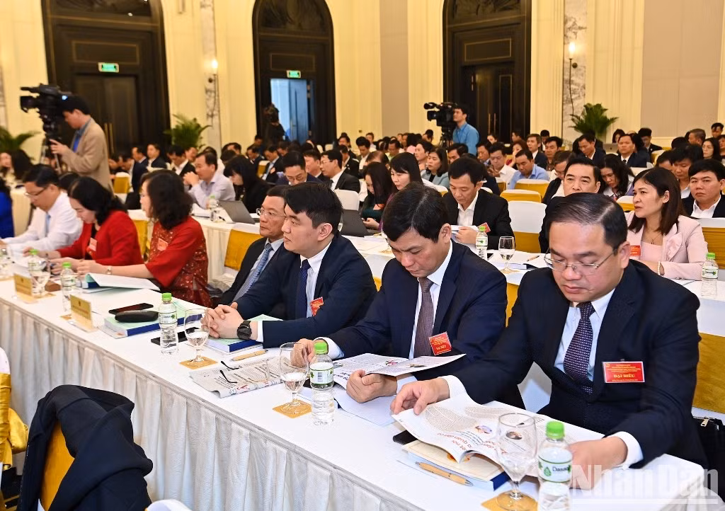 与会代表。