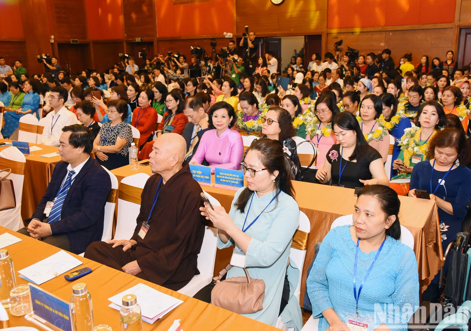 与会代表。 与会代表。
