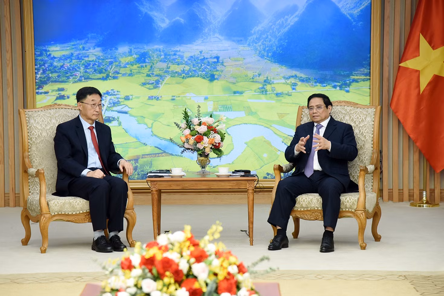越南政府总理范明正会见中国广西壮族自治区党委书记刘宁。
