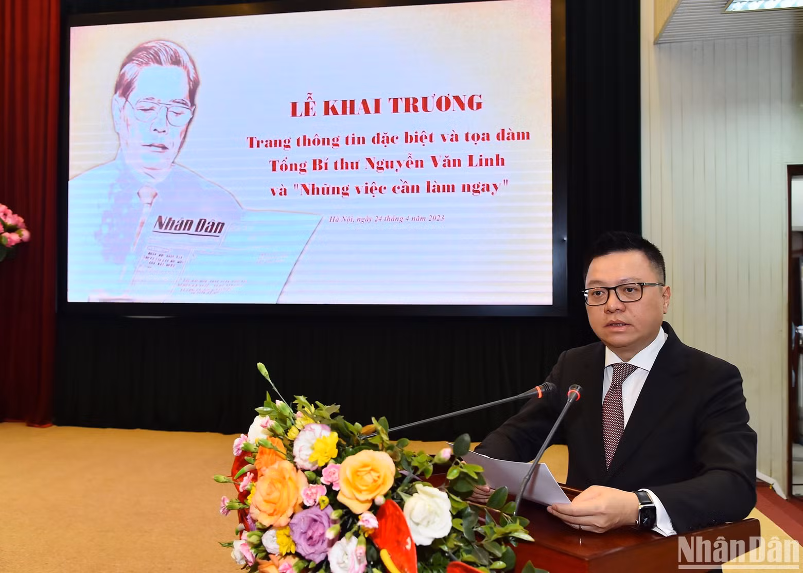 《人民报》社总编辑黎国明发表讲话。