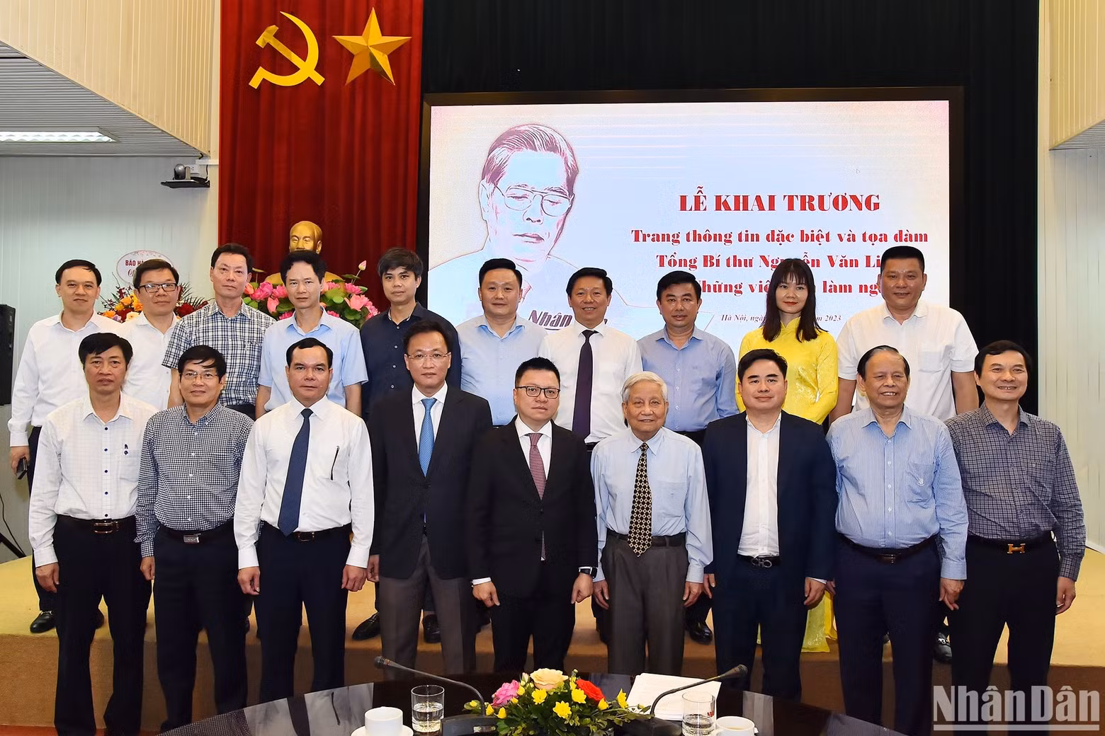 与会代表合影。