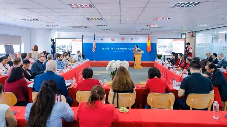 鸿庞大学与美国高校合作交流会议现场