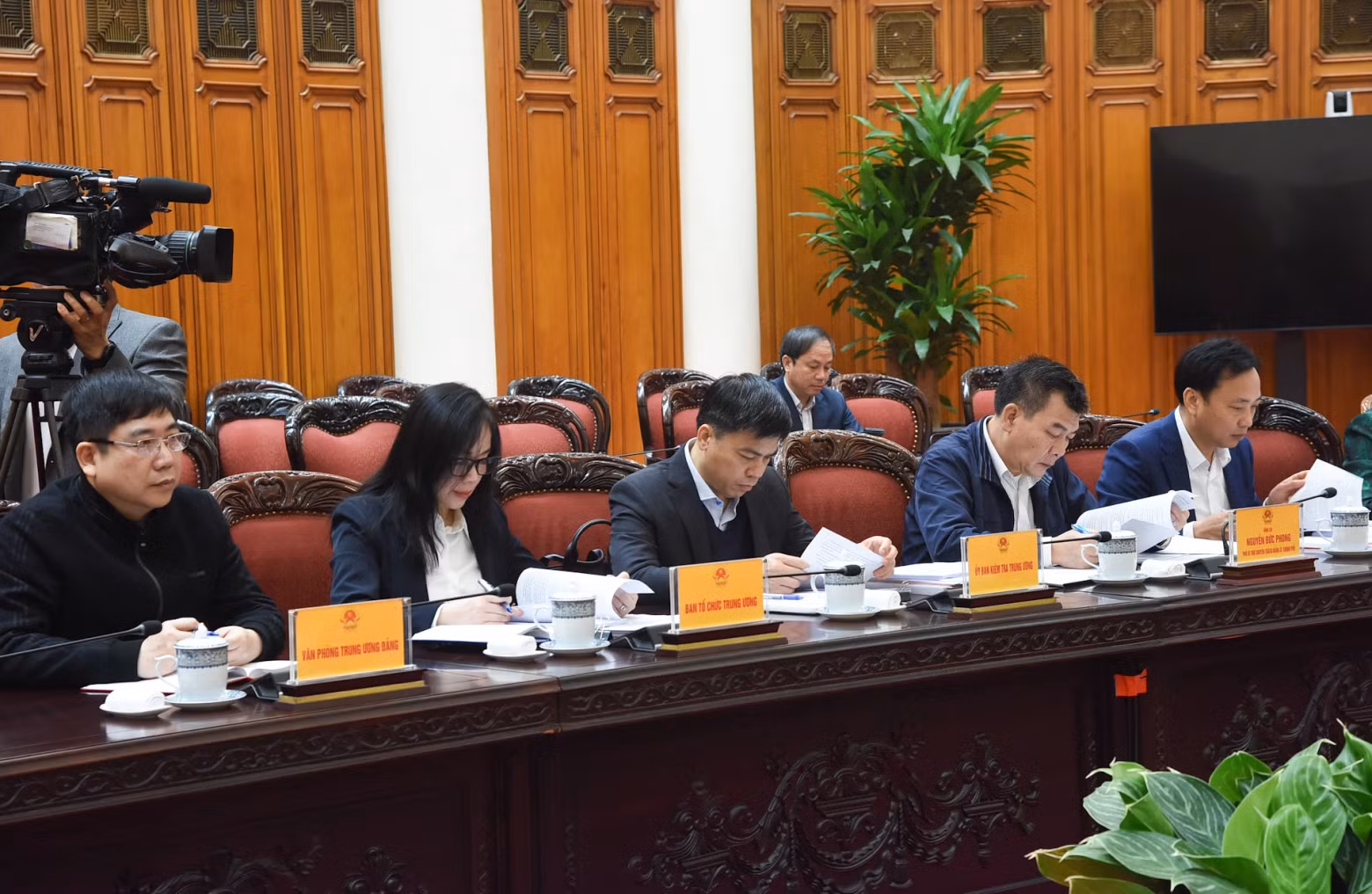与会代表。
