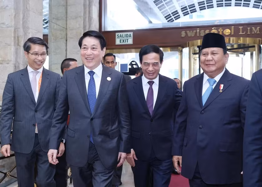 越南国家主席梁强会见印度尼西亚总统拉博沃·苏比安托。（图片来源：越通社）