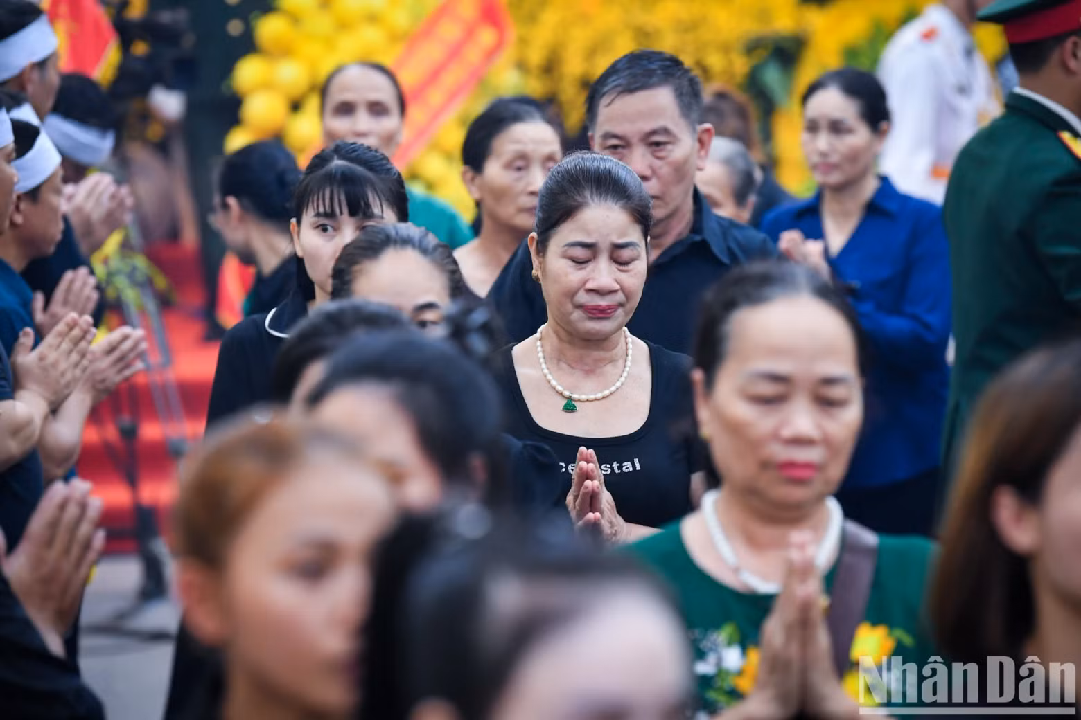 各地方人民前来吊唁阮富仲总书记逝世。 各地方人民前来吊唁阮富仲总书记逝世。