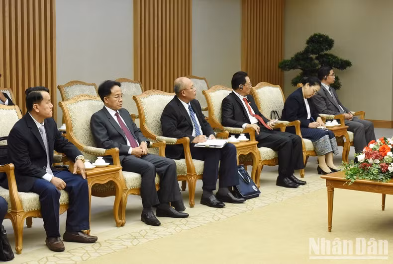 老方代表团成员。
