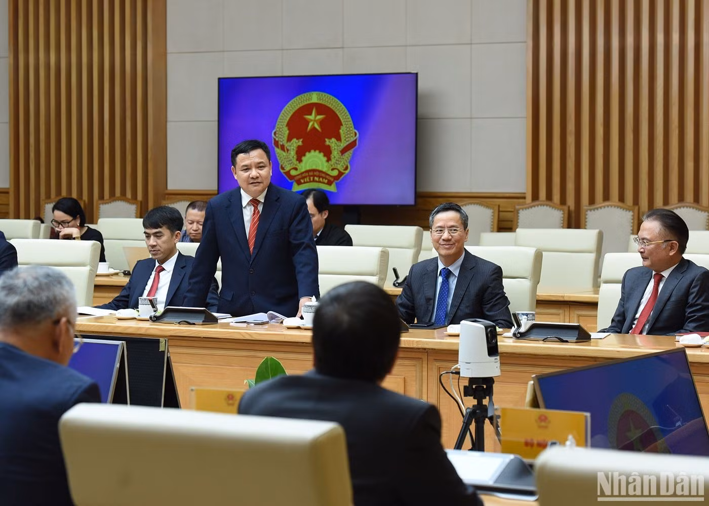 越南驻巴西联邦共和国兼任驻多民族玻利维亚国、秘鲁共和国、圭亚那合作共和国、苏里南共和国大使裴文仪发表讲话。