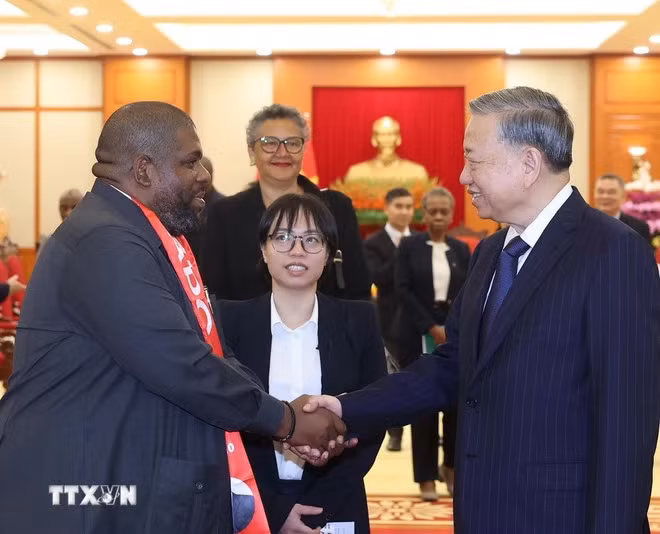 越共中央总书记苏林会见莫桑比克解放阵线党秘书长Chakil Felizardo Aboobacar。（图片来源：越通社）