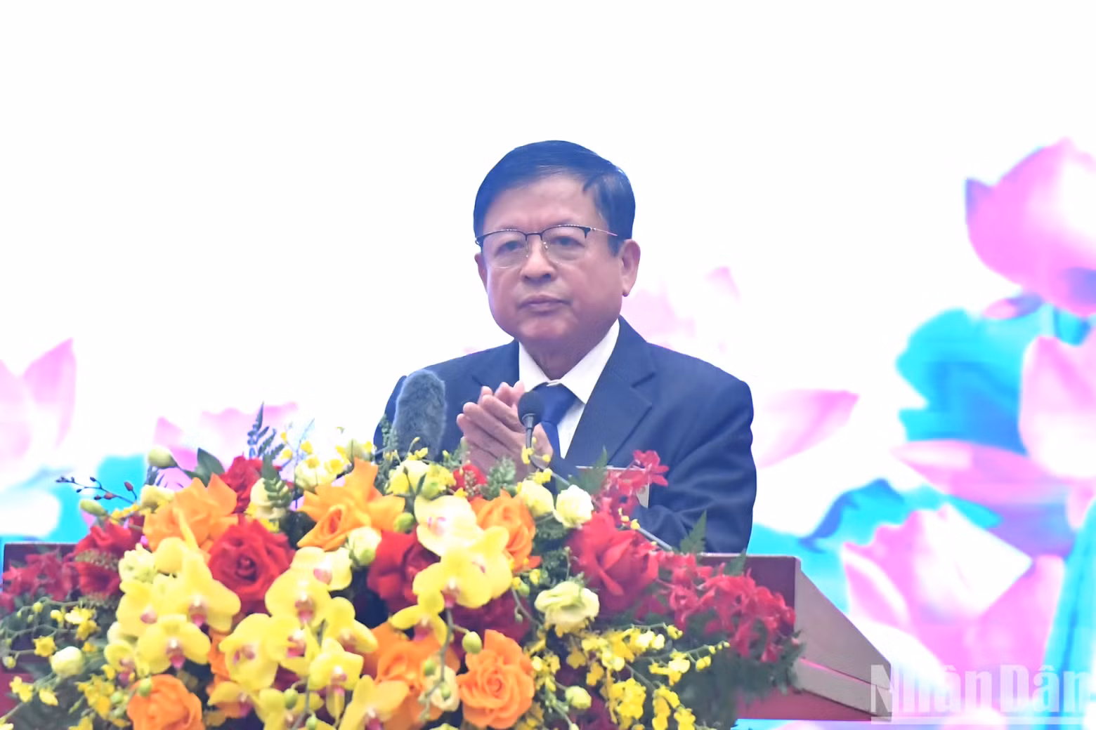 越南文学艺术联合会主席杜红军在见面会上发表讲话。