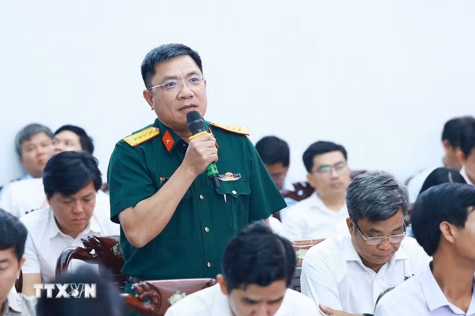 与会代表在会上发表讲话。