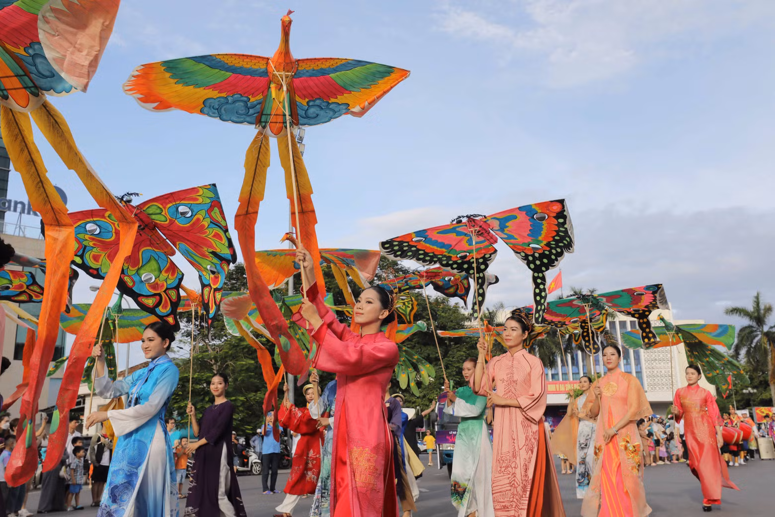 顺化风筝游行活动。