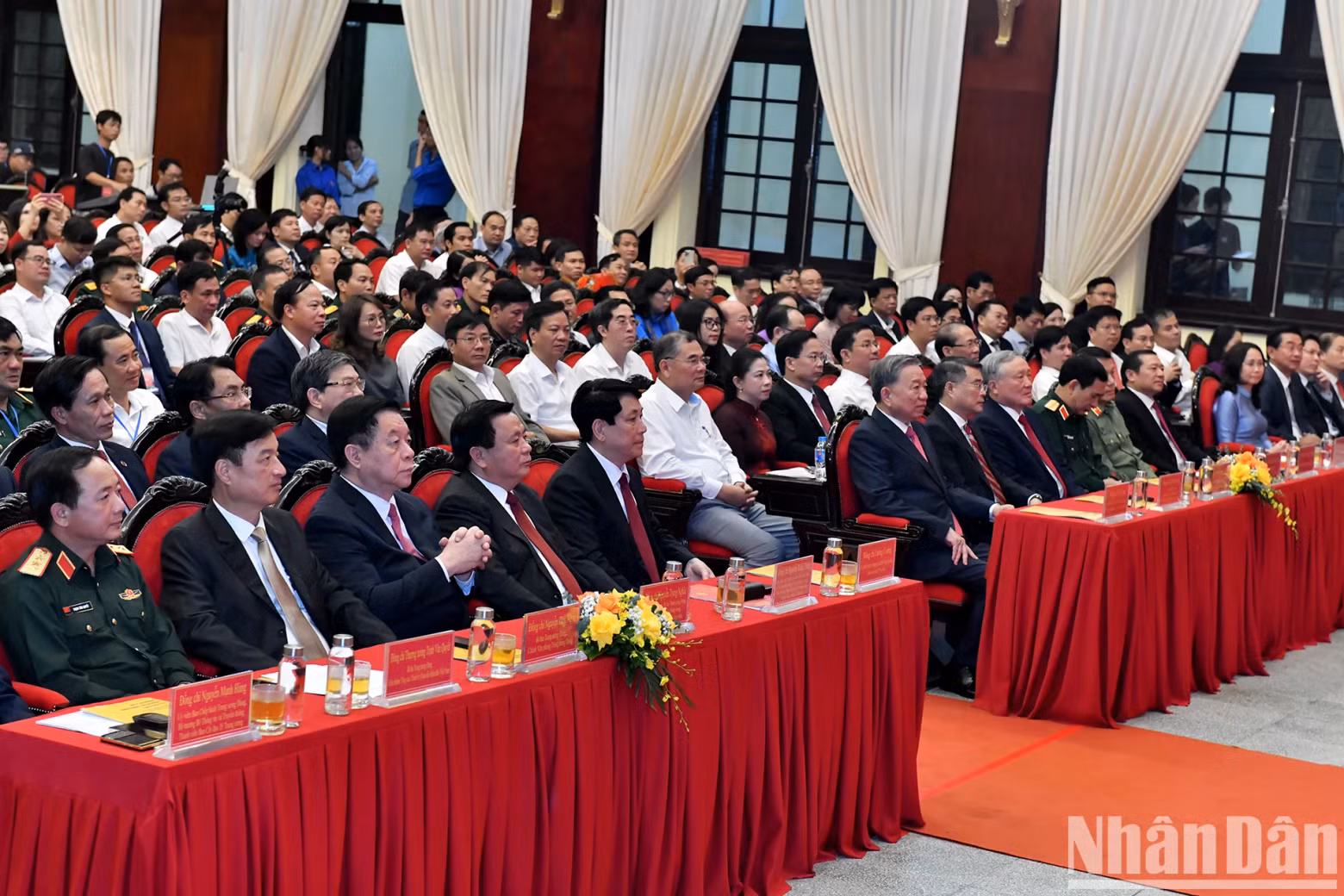 与会代表。 与会代表。