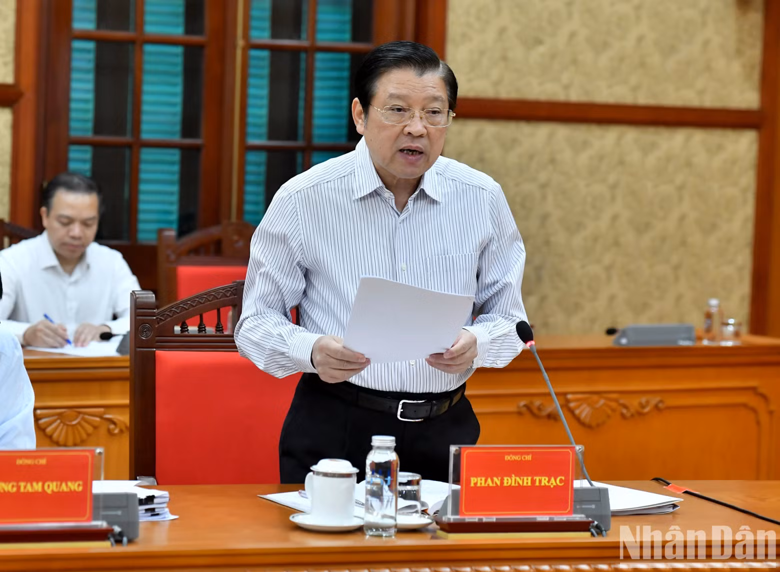 越共中央政治局委员、中央书记处书记、中央内政部部长潘廷镯在会上发表讲话。