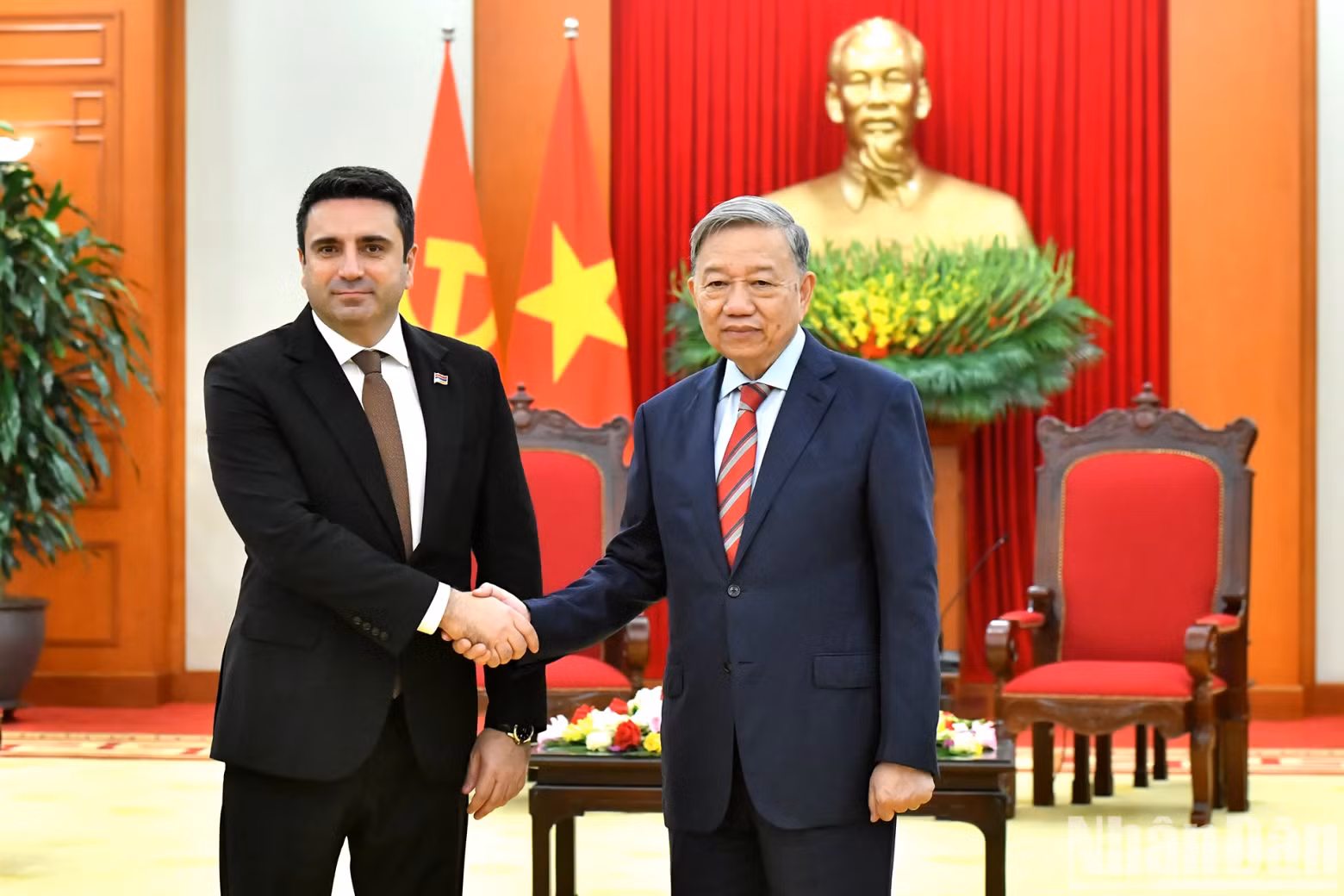 越共中央总书记苏林会见亚美尼亚共和国议会议长阿伦·西蒙扬。