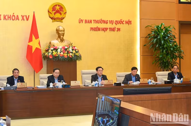 国会主席王廷惠和各位国会副主席出席会议。