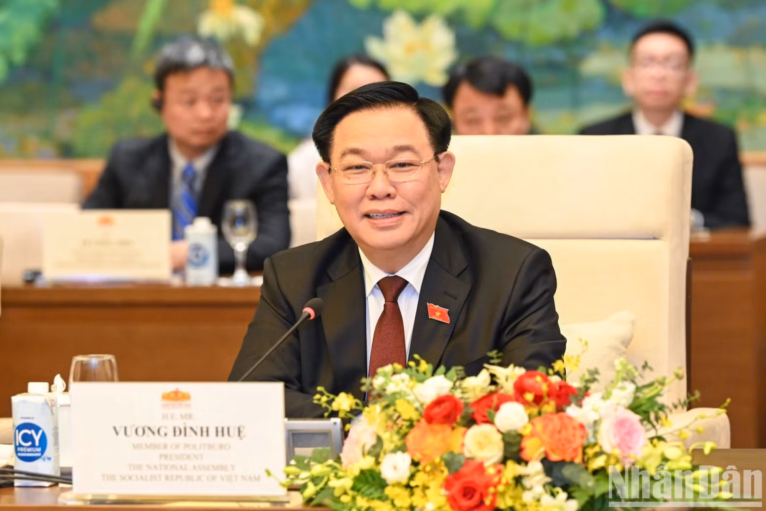 国会主席王廷惠在会见时发表讲话。 国会主席王廷惠在会见时发表讲话。