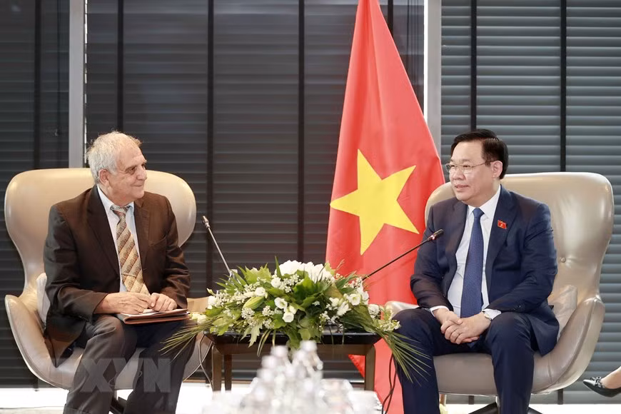 越南国会主席王廷惠会见保加利亚-越南友好协会主席西蒙·迪莫谢夫。（图片来源：越通社）