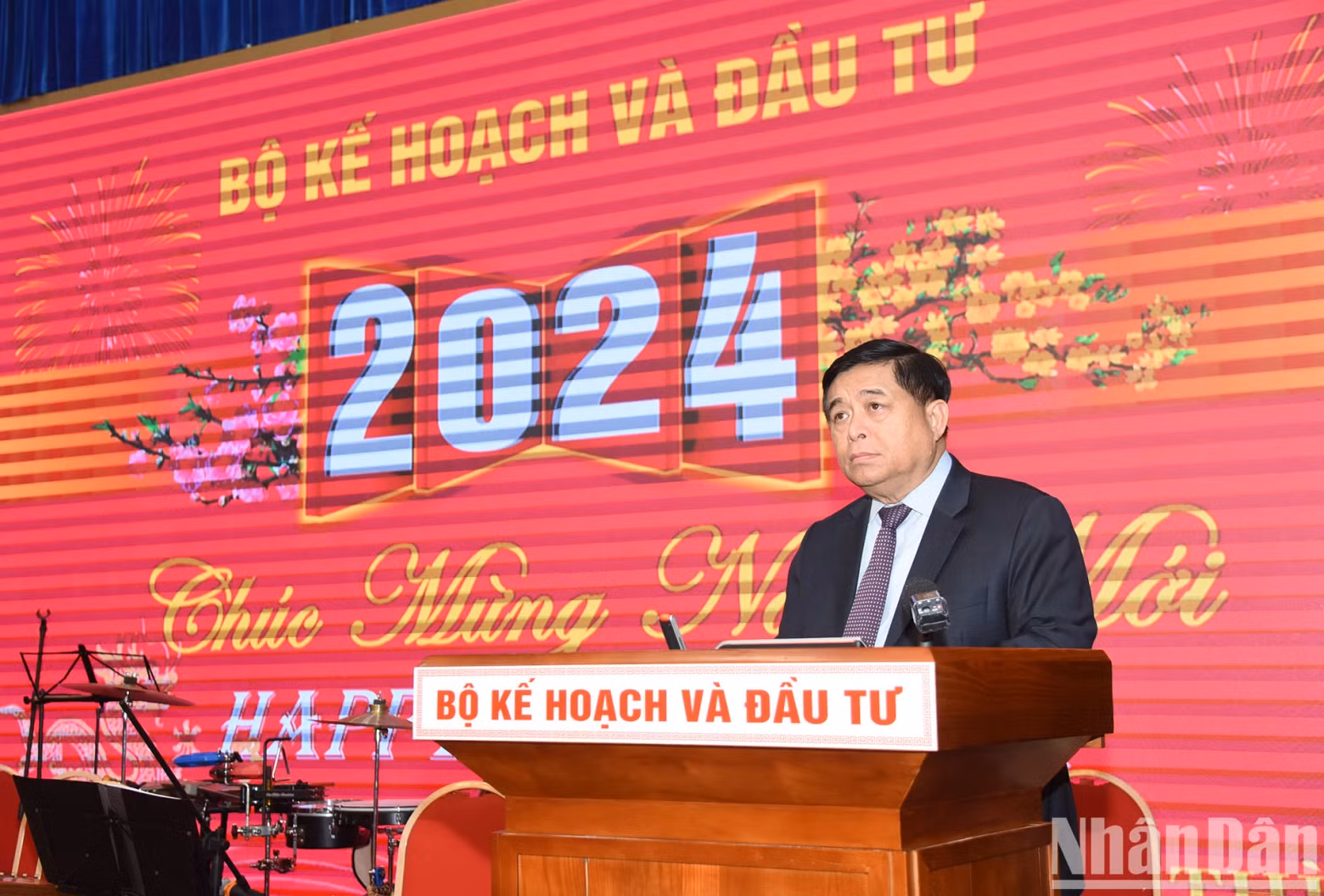 越南计划与投资部部长阮志勇在活动上发表讲话。