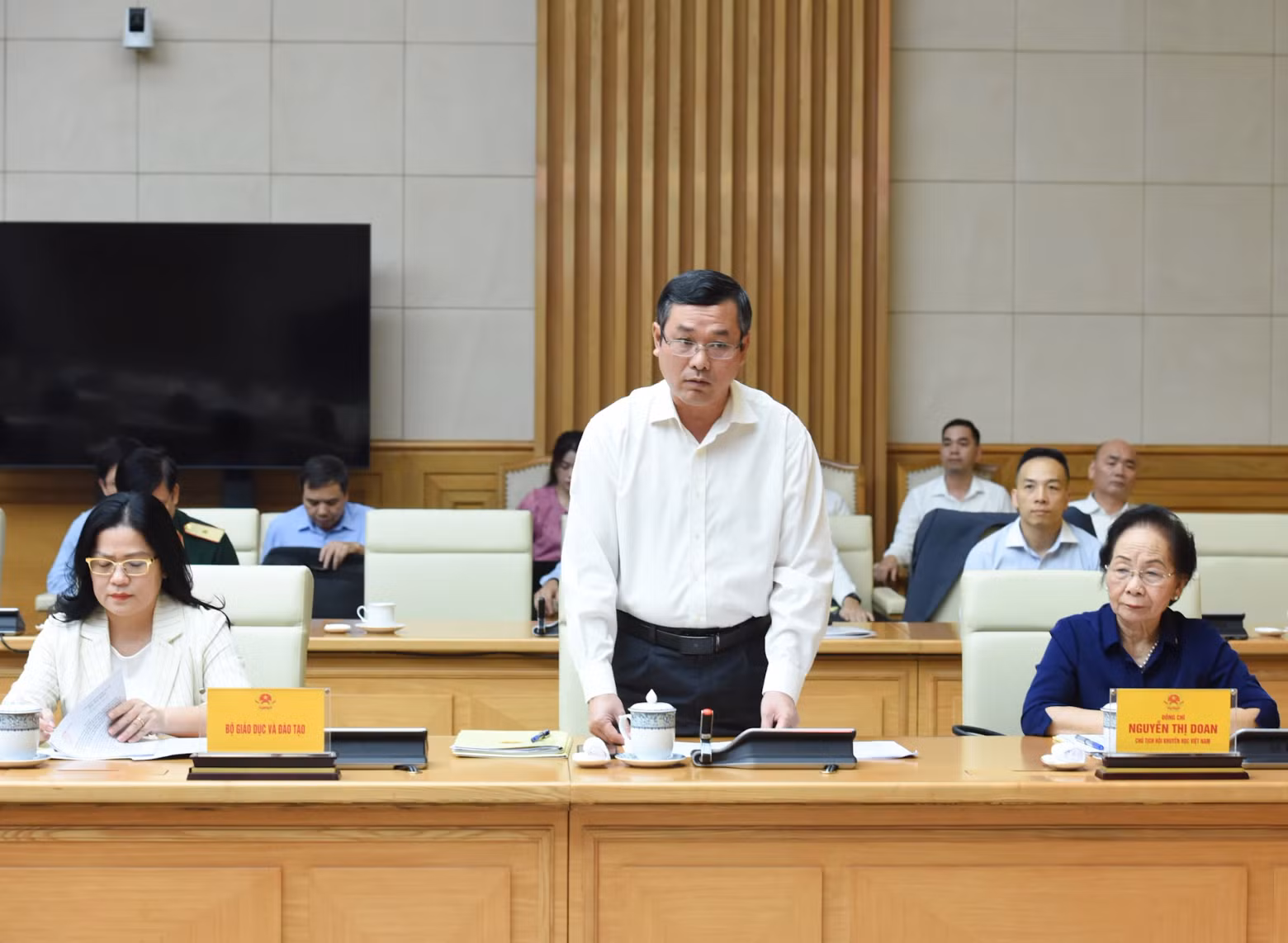 教育与培训部代表在会上发表讲话。