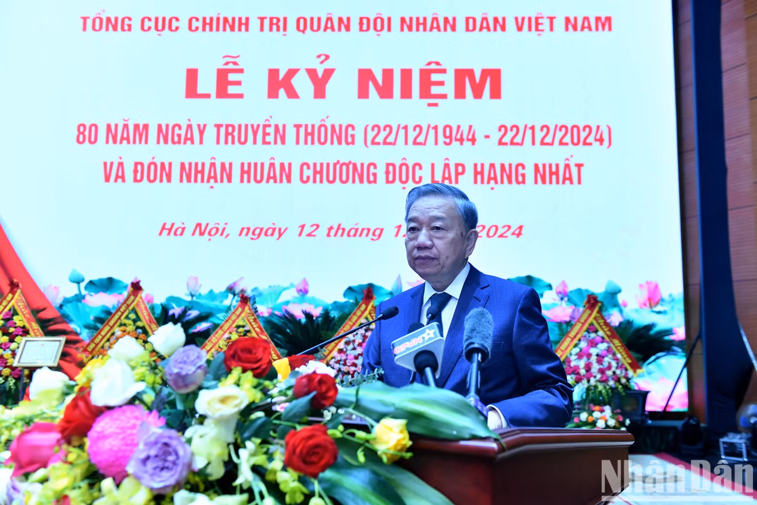 苏林总书记在纪念典礼上发表讲话。