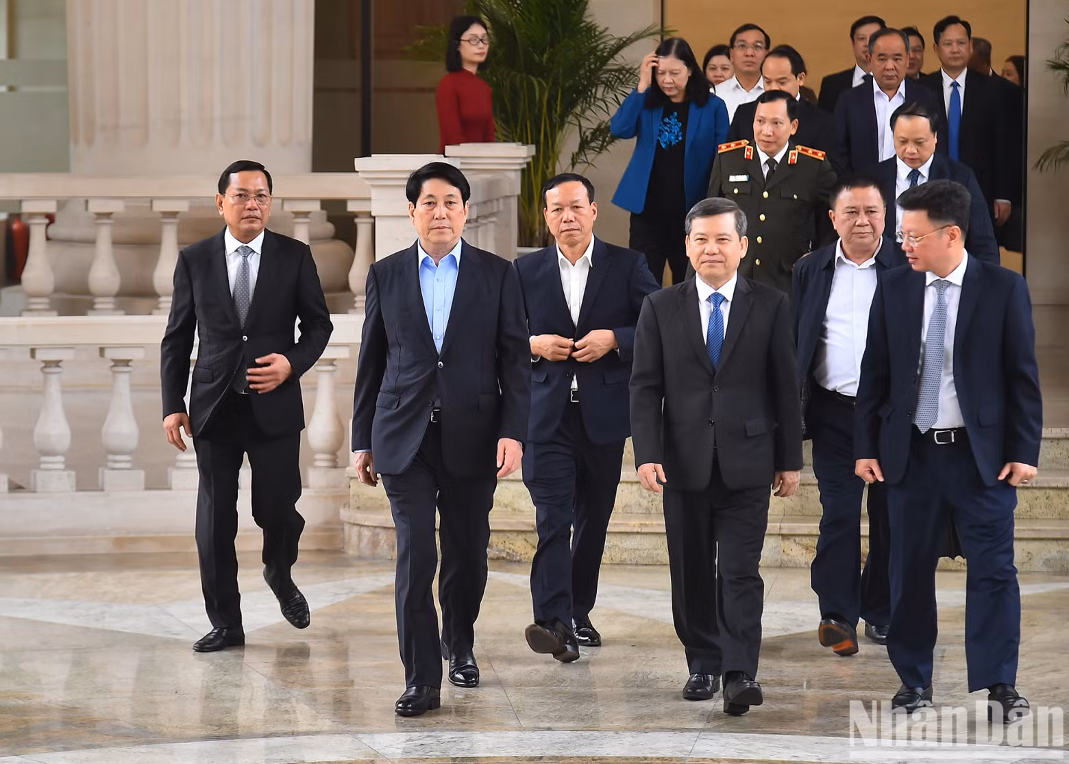 国家主席梁强和各位代表前来与最高人民法院领导举行工作会议。