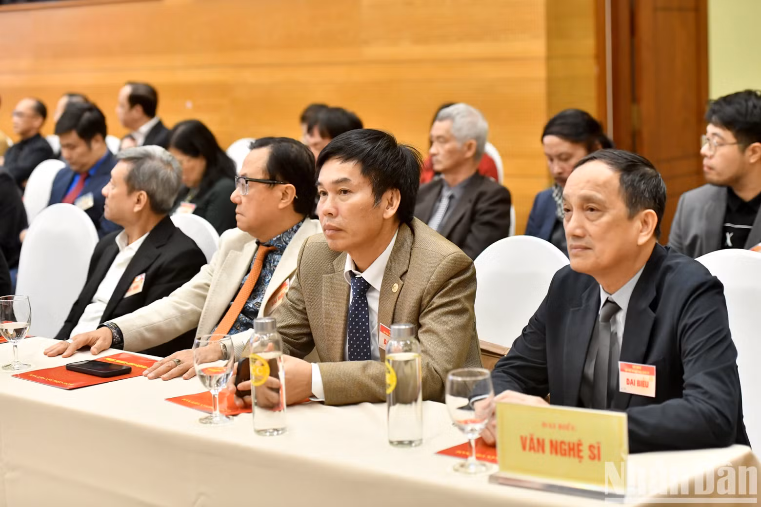 与会代表。