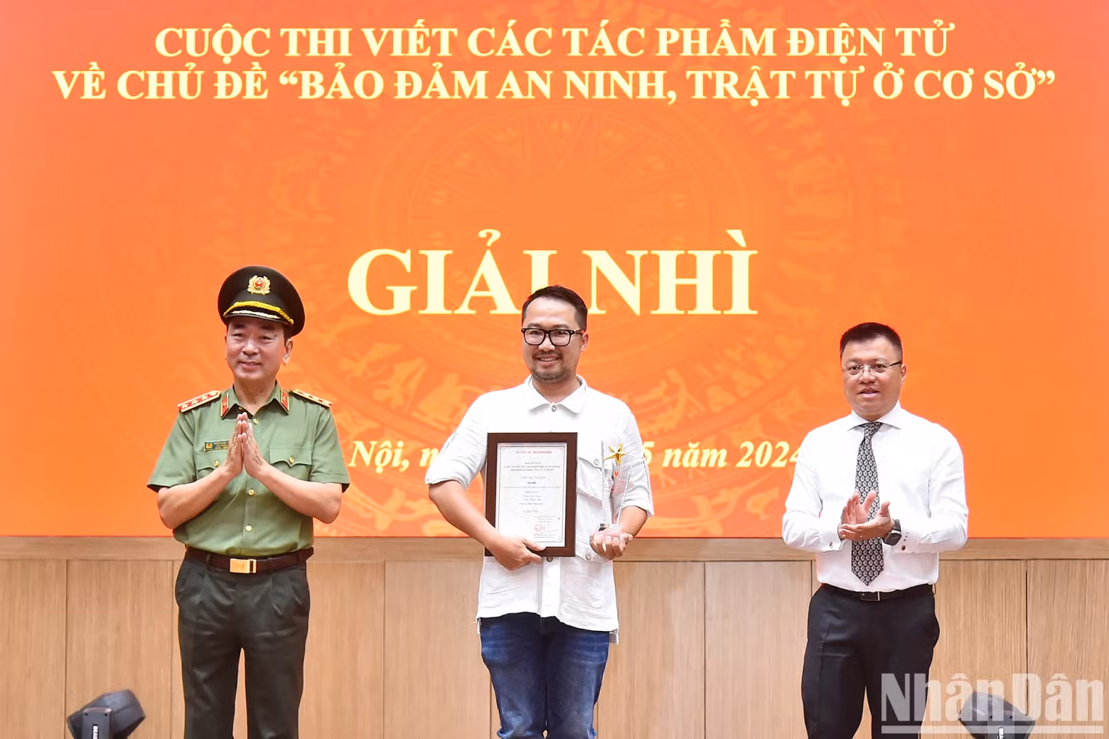 《人民报》的《人民报网》荣获二等奖。