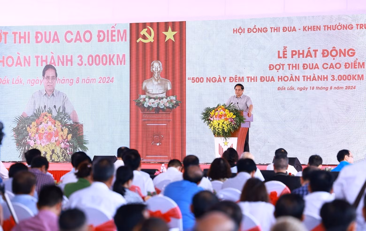 政府总理范明正出席“500昼夜完成3000公里高速公路”竞赛运动启动仪式。（图片来源：越通社）