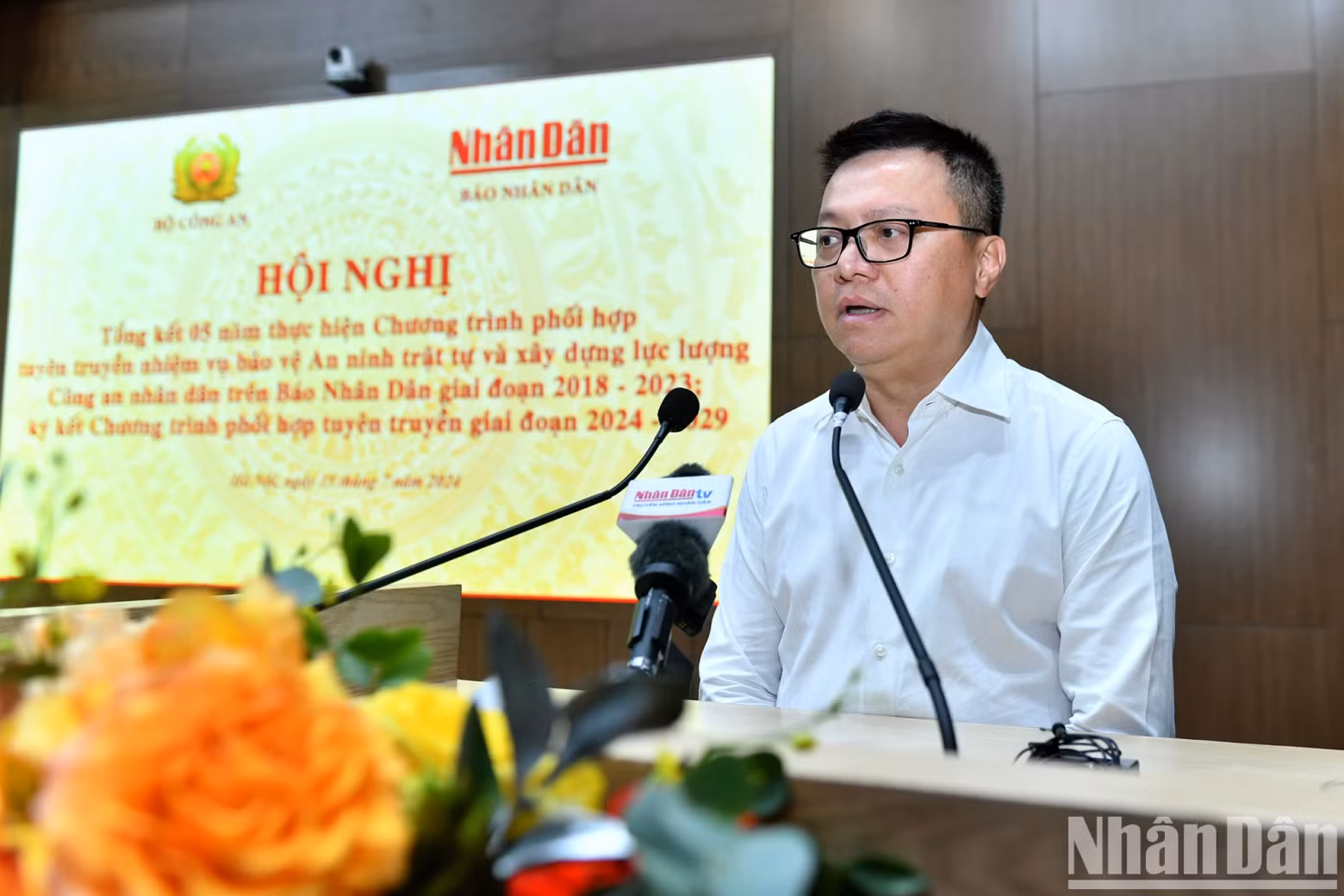 越共中央委员、《人民报》社总编辑、中央宣教部副部长、越南新闻工作者协会主席黎国明在会上发表讲话。