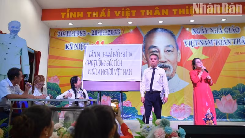 活动上的文艺表演节目。