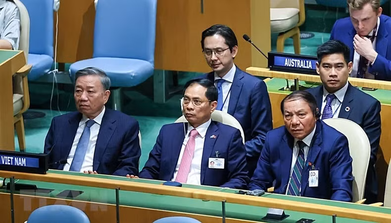 出席第78届联合国大会一般性辩论的越南代表团成员。（图片来源：越通社）