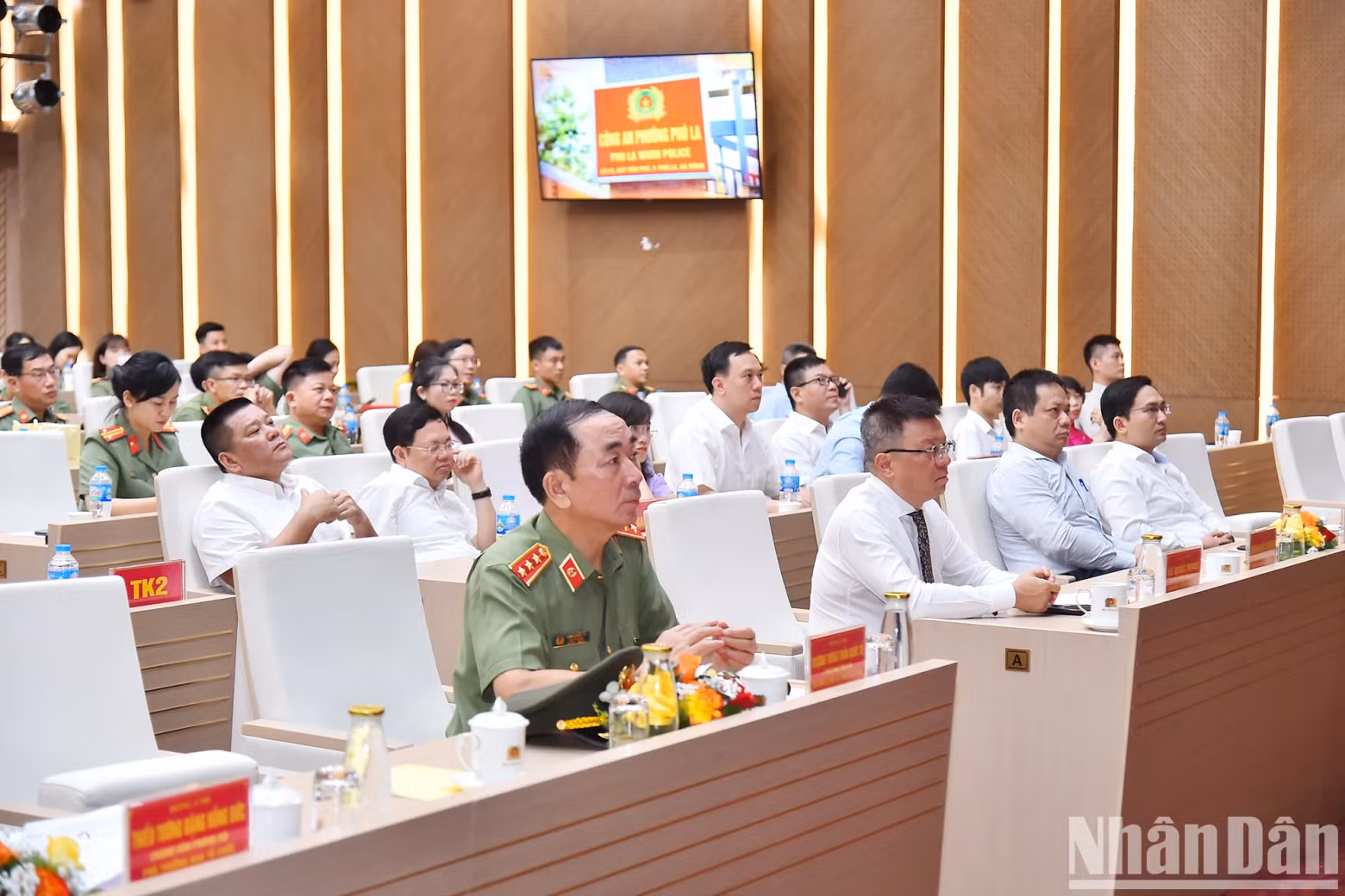 越共中央委员、中央公安党委副书记、公安部副部长、大赛组委会主任陈国祖上将出席仪式。